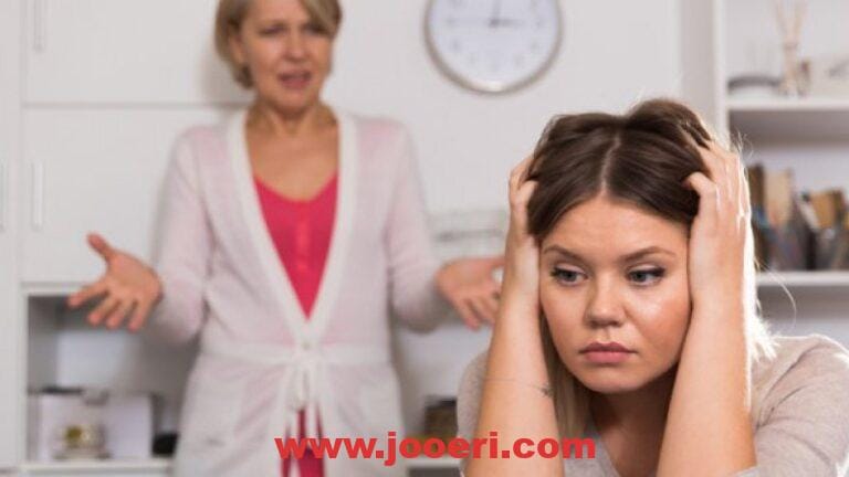 كيف أتعامل مع أم الزوج النرجسي؟