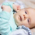 أسباب حول العين عند الأطفال والطريقة الصحيحة لعلاجه