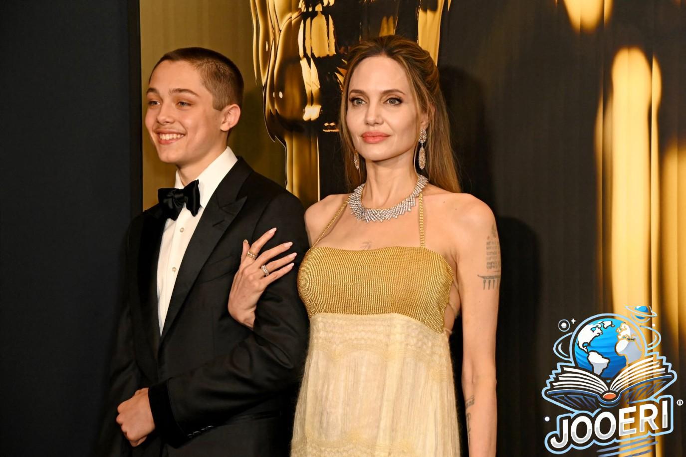 أنجلينا جولي في ظهورٍ نادرٍ مع ابنها نوكس في حفل توزيع جوائز المحافظين Governors Awards