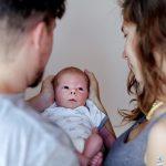 أهمية التواصل البصري مع الطفل حديث الولادة
