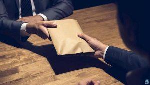 الهدية تصبح رشوة فى هذه الحالة