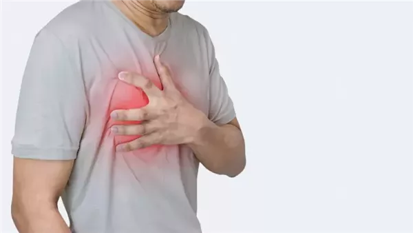 الهمدان والصداع بعد الأكل .. هل له علاقة بالذبحة الصدرية؟