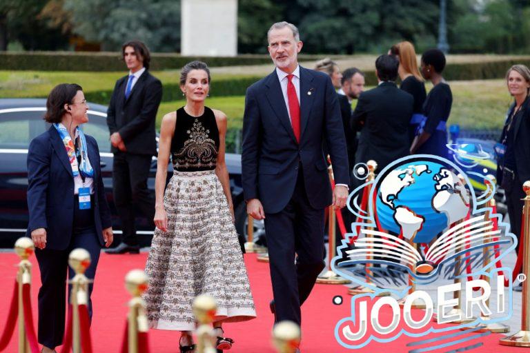 بإطلالة ساحرة وأخرى رسمية.. هكذا بدت الملكة ليتيزيا والملك فيليب في صورتين جديدتين