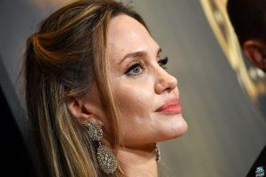 بعد نجاح ماريا.. أنجلينا جولي في فيلم جديد عن الموضة والأزياء