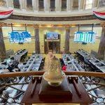 تباين أداء مؤشرات البورصة بمنتصف تعاملات اليوم