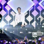 جين عضو فرقة BTS يكشف عن تلقيه غيتار من كريس مارتن