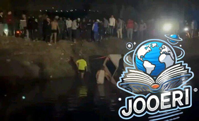 صور | سقوط ميكروباص بالركاب في ترعة بجمصة