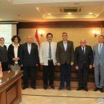 طلاب كلية الفنون الجميلة بالإسكندرية يعرضون مشروعا لتنمية البدرشين على محافظ الجيزة