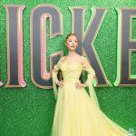 فساتين أريانا غراندي .. سحر هوليوود في زمن الأساطير