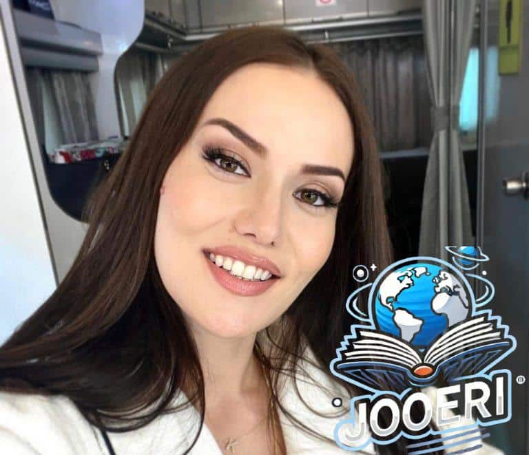 فهرية أفجان مع ولديها في أحدث ظهور.. صور رائعة توثق رحلتهم البحرية السعيدة