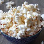 فوائد الفشار للنساء ومضاره وفق طبيبة تغذية