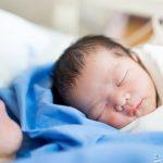 متى تصبح منطقة يافوخ المولود متماسكة وقوية وما خطورة علامات الخلل؟ 