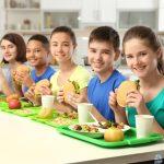 مواصفات الغذاء الصحي لطفلك من عمر سنتين وحتى 9 سنوات.. وتفاصيل دقيقة تهمك