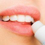 هل وضع الفازلين على الشفاه يبطل الصيام