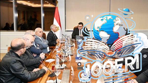 وزير الإسكان يشدد على الاهتمام بأعمال النظافة والإنارة وصيانة المسطحات الخضراء