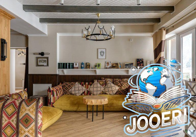 أفكار عصرية لتوزيع الرفوف وترتيبها في غرفة الجلوس العائلية