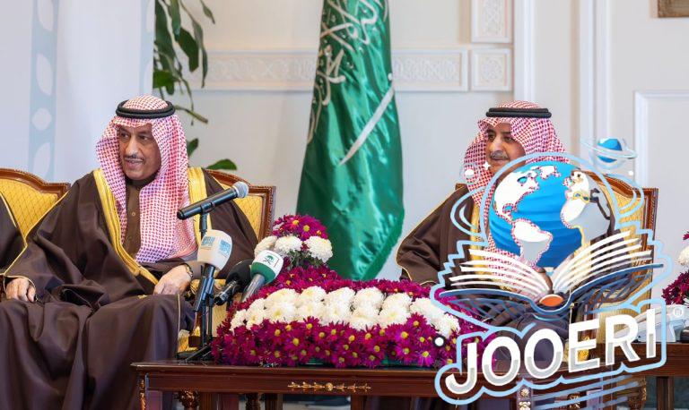 أمير تبوك يُكرِّم الفائزين بجائزة العمل التطوعي في دورتها الأولى