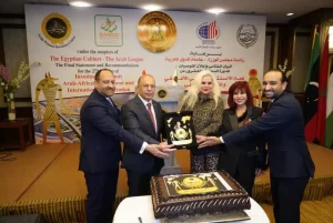 اتحاد المستثمرات العرب يكرم ليلى شتا رئيس لجنة الزراعة لدعم التجارة والصادرات وفقا لتوجيهات الرئيس السيسي