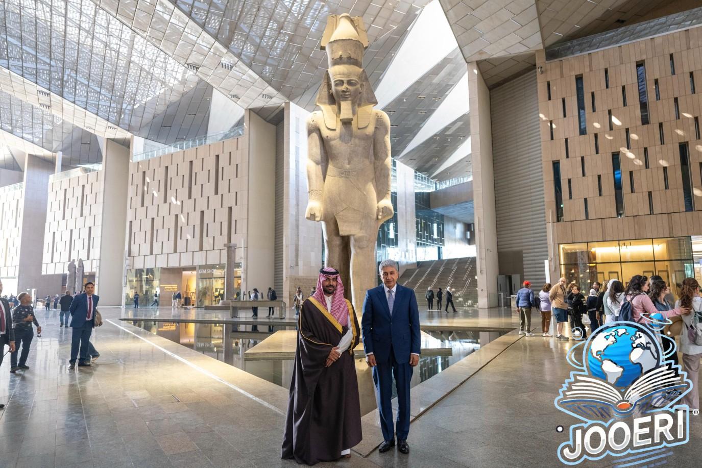 الأمير بدر بن عبدالله بن فرحان يزور المتحف المصري الكبير