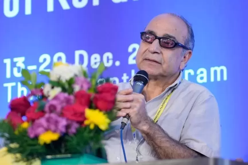 الفنان أحمد كمال يستلم تنويه من لجنة التحكيم بمهرجان كيرلا السينمائي الدولي في الهند لفيلم (شرق 12)