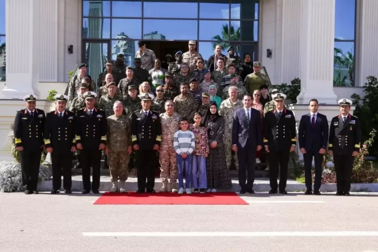 القوات المسلحة تنظم زيارة لعدد من الملحقين العسكريين إلى قيادة القوات البحرية | أهم الأخبار