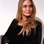 النجمة أنجلينا جولي: كنت أشعر بالإغماء بعد كل مرة أغنى فيها لـ”ماريا كالاس” اعرف القصة