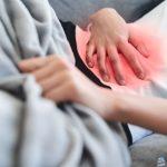 بين الخرافة والحقيقة: هل يرتبط زيادة ألم الدورة الشهرية بزيادة فرص الحمل بعد الزواج؟