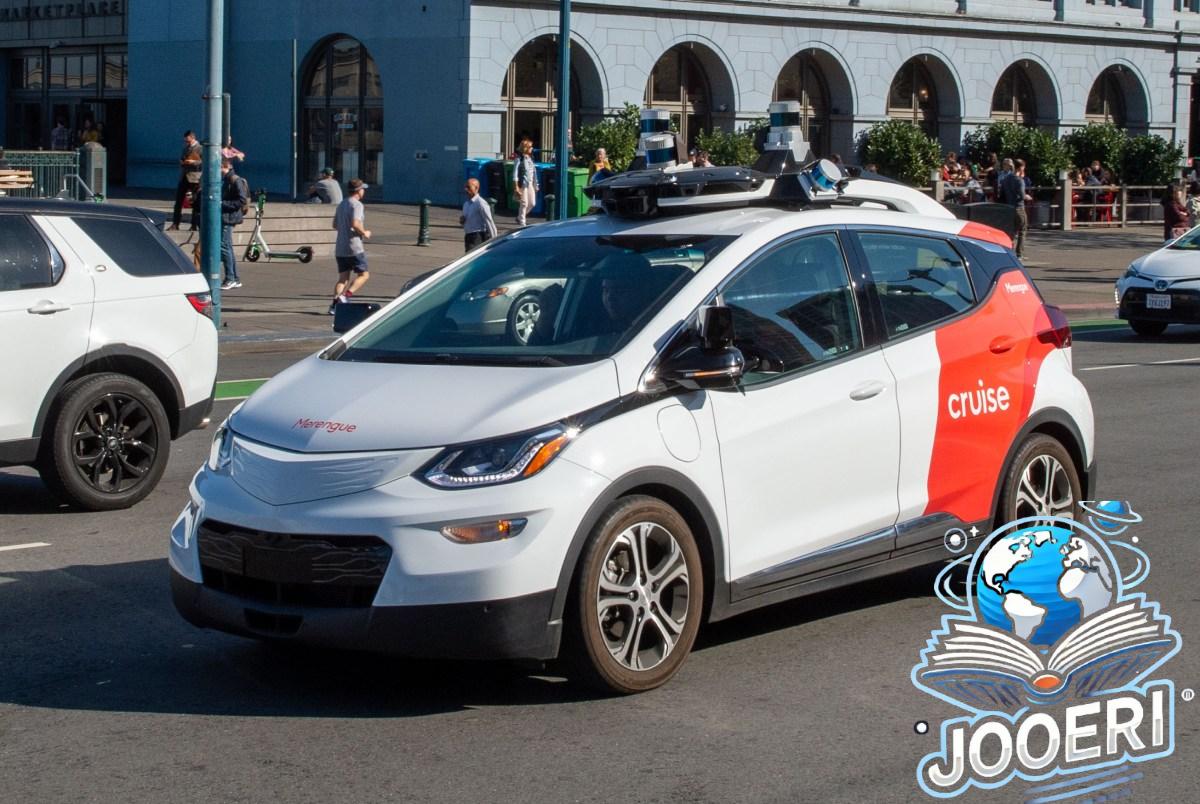 A robot car of the General Motors subsidiary Cruise is on a test drive.
