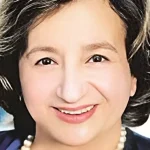 تكريم سناء البيسي بجائزة ”إنجاز العمر” في مهرجان الأفضل