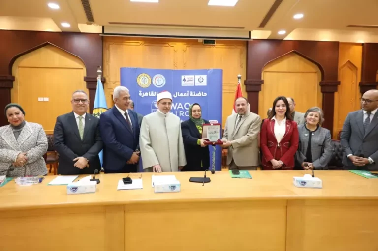 رئيس جامعة الأزهر يشهد تخريج 9 فرق من رواد الأعمال بحاضنة رواق القاهرة | تقارير ومتابعات