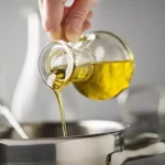 زيت الزيتون لتخفيف ألم العظام- هل يحقق نتائج فعالة؟