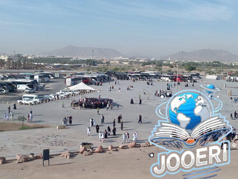 شاهد من قمة جبل الرماة.. معتمرون وزوار يوثقون رحلتهم الإيمانية في ساحة غزوة أحد