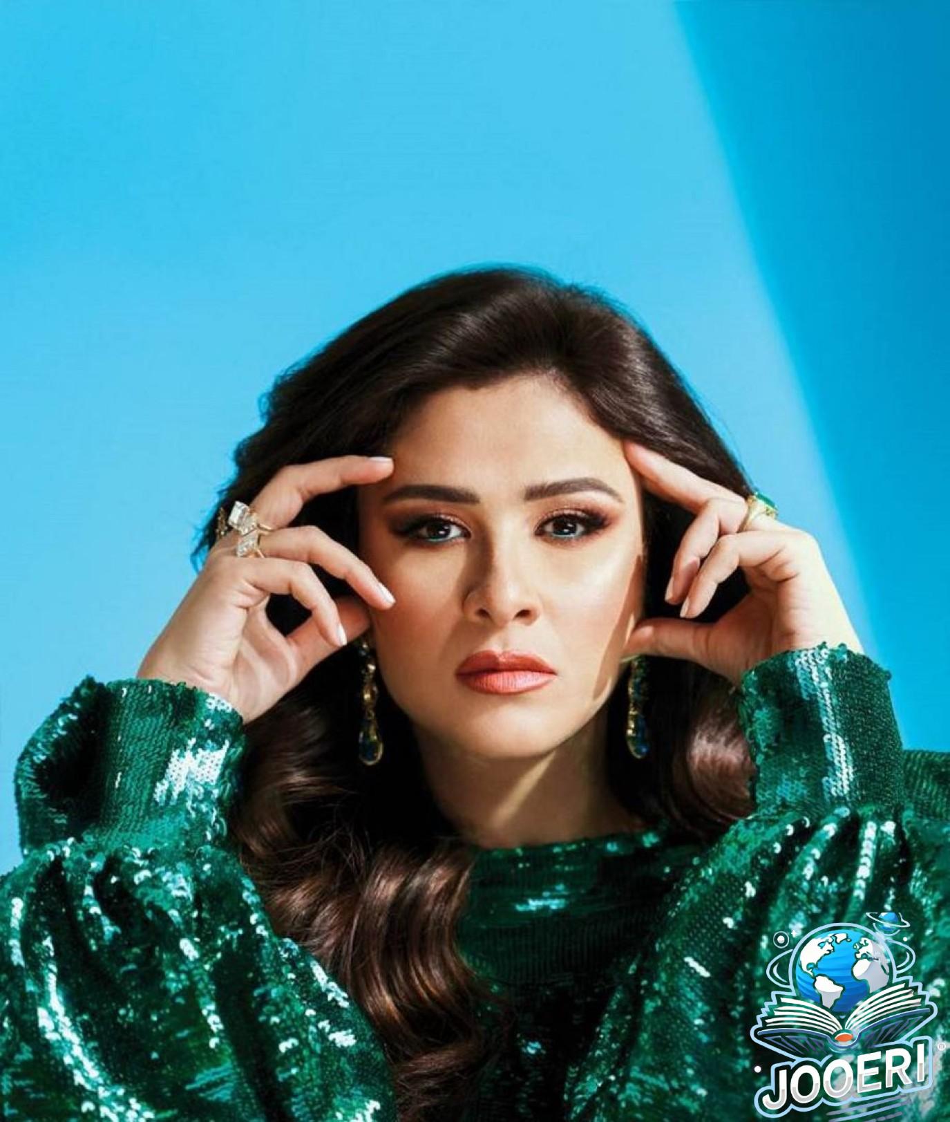 شقيق ياسمين عبد العزيز ينشر صوراً لها ويعلق: ده مكانك الحقيقي