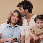 فرح الهادي تحتفل بطفلها الثاني وتظهر مع والدتها وشقيقتها شوق الهادي