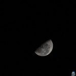 فرصة للتصوير.. "فلكية جدة": القمر في طور التربيع الأول "يشرق بعد الظهر"!