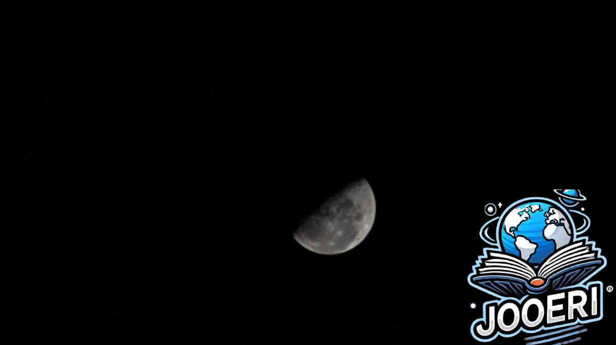 فرصة للتصوير.. "فلكية جدة": القمر في طور التربيع الأول "يشرق بعد الظهر"!