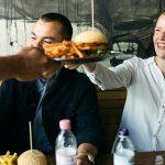 في المطعم - عندما يقوم الضيوف بهذه الأشياء الخمسة، ينزعج النوادل بشكل خاص