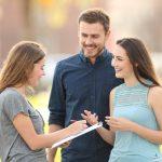 كيف تؤثر البيئة المحيطة على نظرة الشباب والبنات للحياة؟