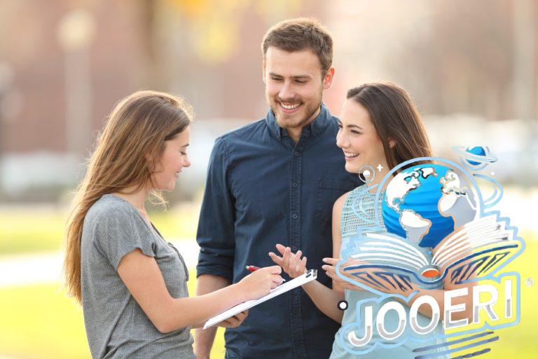 كيف تؤثر البيئة المحيطة على نظرة الشباب والبنات للحياة؟
