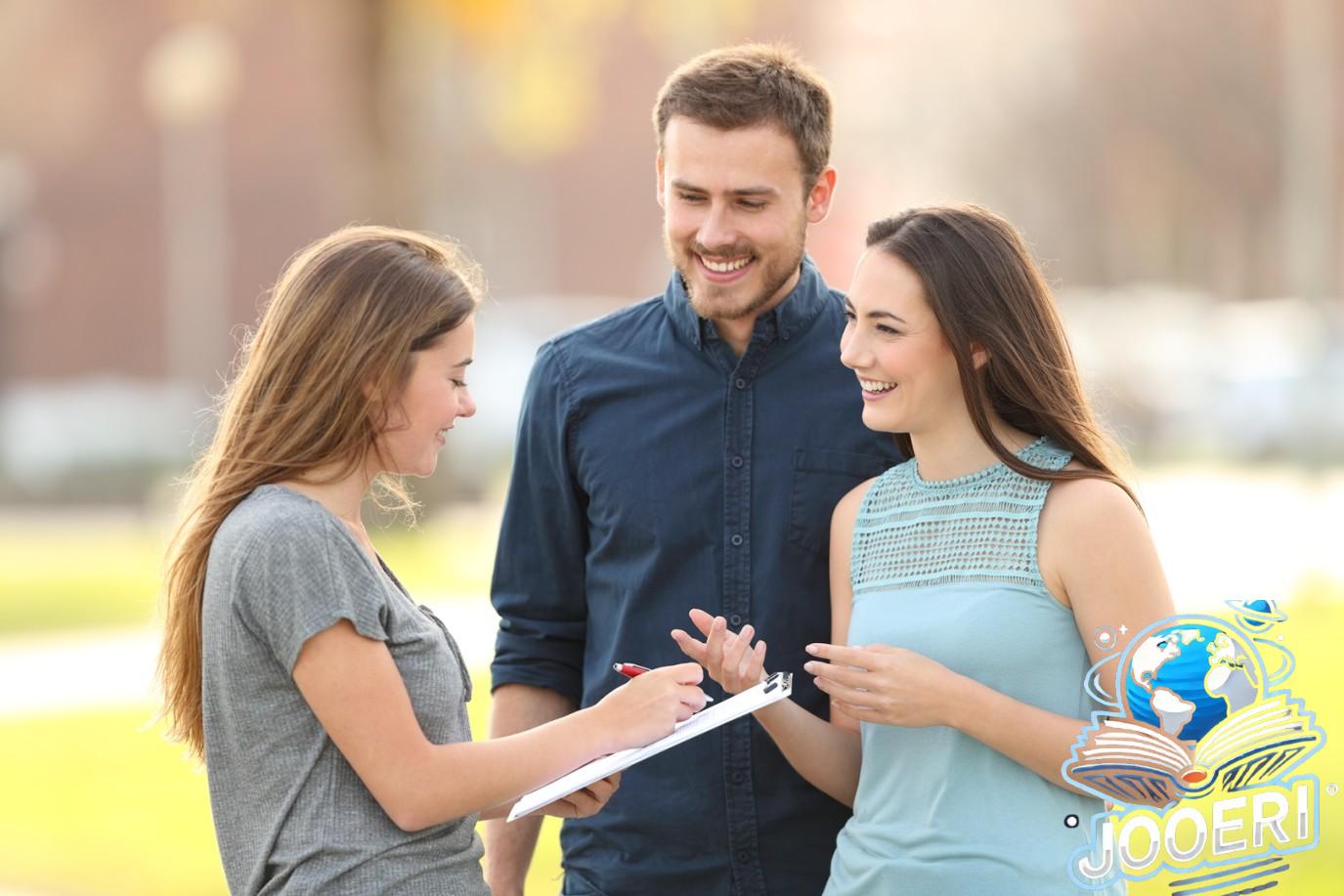 كيف تؤثر البيئة المحيطة على نظرة الشباب والبنات للحياة؟