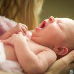 كيف تعدين طقوساً خاصة لكي ينام طفلك دون صعوبات منذ ولادته؟