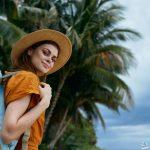 ما الذي يجب أن تحمله معك عند السفر إلى وجهة استوائية؟