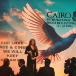 ناهد السباعي تهدي تكريمها لوالدتها بمهرجان القاهرة للأفلام القصيرة