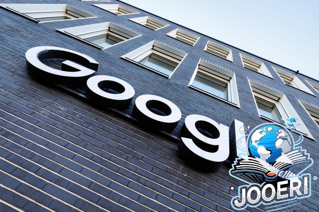 The Google logo can be seen on the facade in front of the company's Munich headquarters