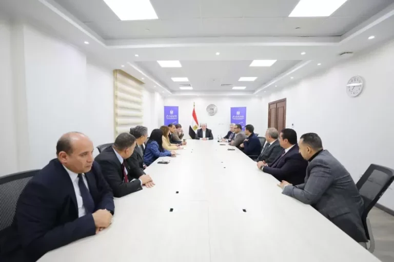 وزير التعليم العالي يجتمع بفريق عمل مبادرة وزارة التعليم العالي ”تمكين” لخدمة ورعاية الطلاب ذوي الهمم | تقارير ومتابعات