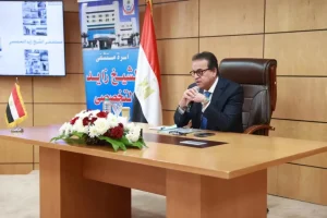 وزير الصحة يوجه بتسهيل الخدمات الطبية للمواطنين وتقليل مدة الانتظار وزيادة الأسرة