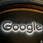 يتيح لك NotebookLM من Google الآن التحدث إلى مضيفي البودكاست الذين يعملون بتقنية الذكاء الاصطناعي