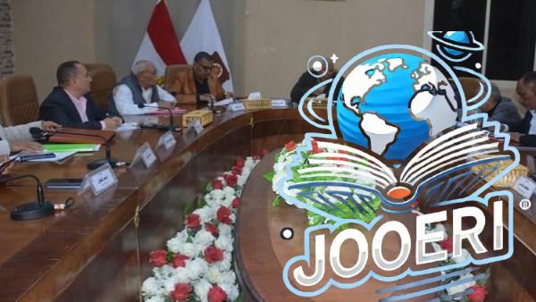 أخبار الوادي الجديد.. المحافظ يعقد اجتماعا مع رؤساء المراكز.. ويتفقد جاهزية المعدات والمركبات استعدادا للتعامل مع الأزمات