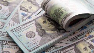 الدولار الأميركي يتراجع مع هدوء التداولات قبل تنصيب ترمب