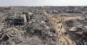 بعد الاحتفالات، يعود النازحون من غزة إلى ديارهم بعد الدمار